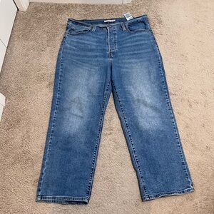 These are jeans from Levi’s with no spots on it.